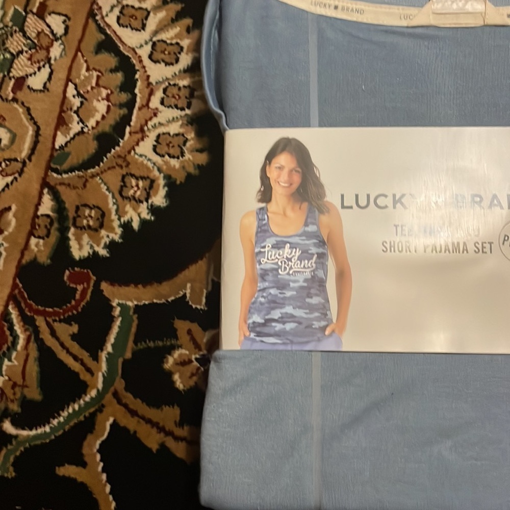 - Woman’s lucky 🍀 brand pajama set - Picture 2 of 3
